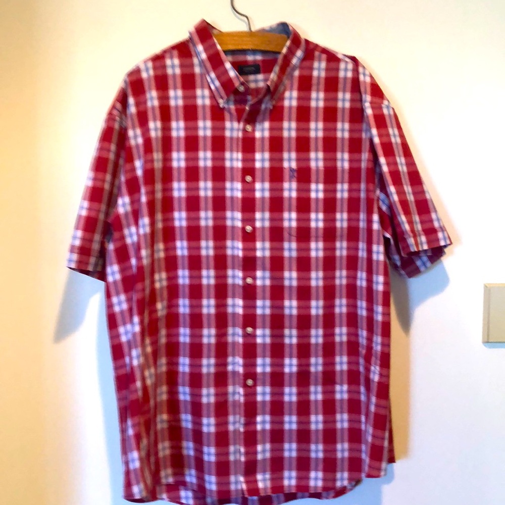 Plaid men’s short sleeve shirt. Size large.
